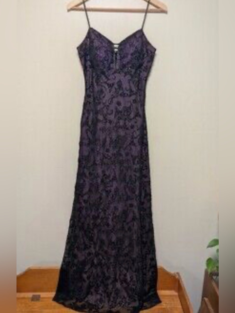 Besty & Adam full-length maxi gown silhouette, Women Size 8,Dark plum,